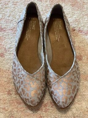 Toms grey and gold leopard print flats 8.5